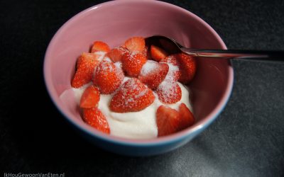 Griekse yoghurt met aardbeien