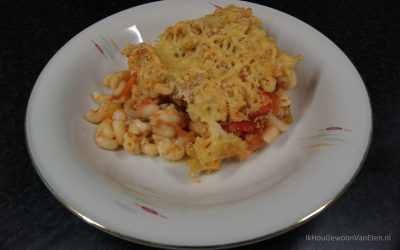 Pasta uit de oven met gegrilde paprika, bonen en mozzarella