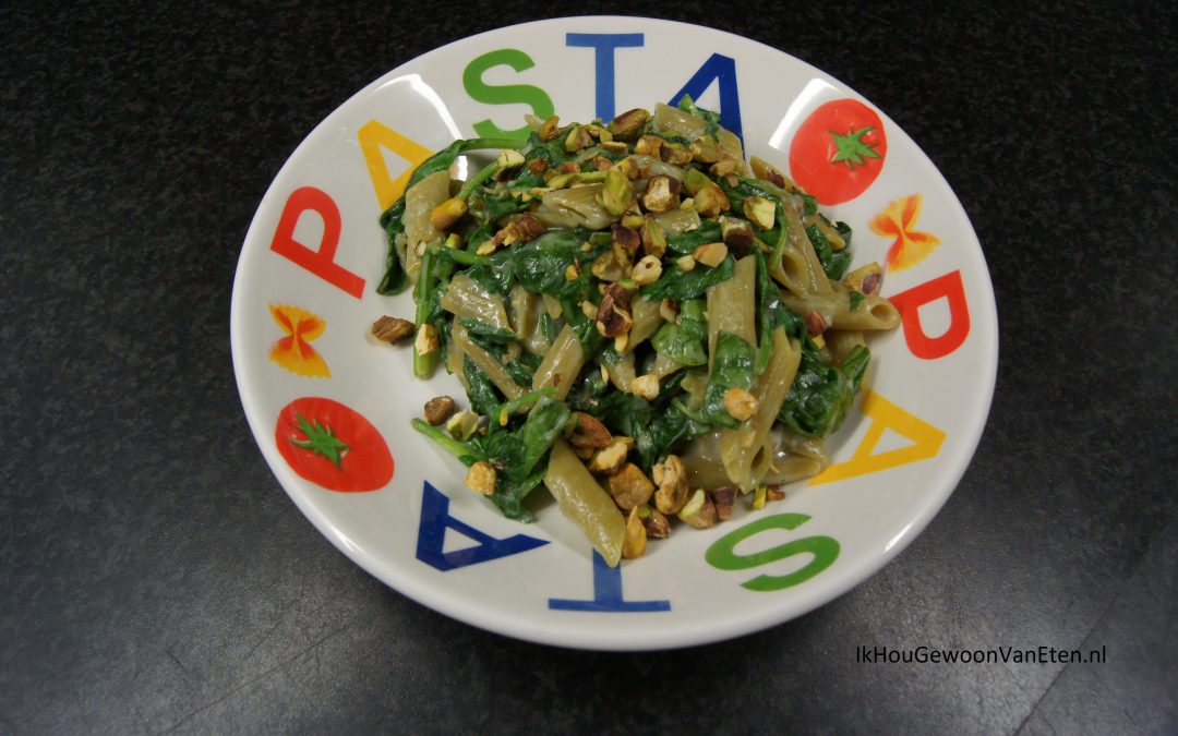Groene pasta met blauwe kaas