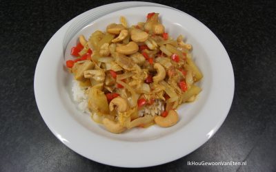 Thaise curry met Chinese kool, Jackfruit, rode paprika en cashewnoten