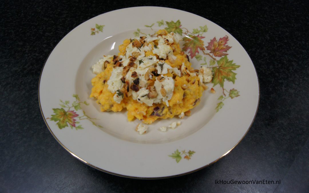 Pompoenstamppot met feta en hazelnoten