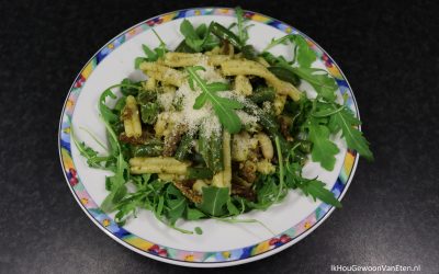 Pesto-pasta met sperziebonen en vegetarische gyrosreepjes