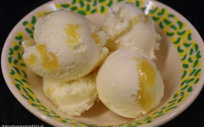 Limoncello-ijs met lemoncurd