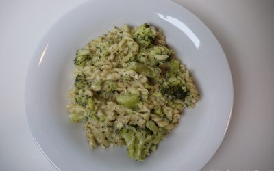 One-pot fusilli met broccoli en kaas uit de hooikist