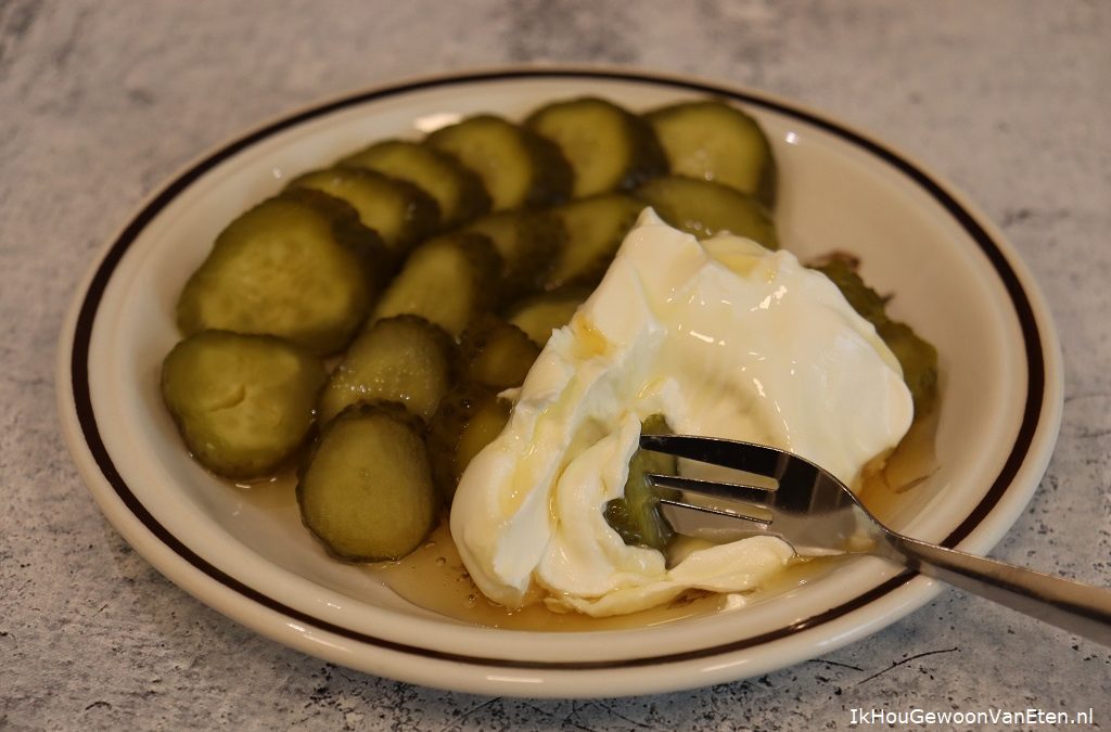 Augurken met crème fraîche en honing