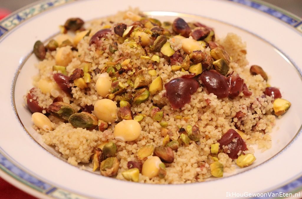 Couscous met lupinebonen, kersen en pistachenoten