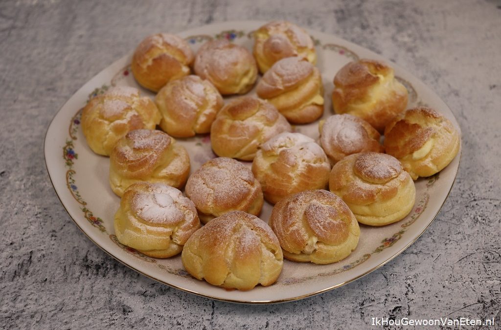 Soesjes met cappuccino-advocaat-crème